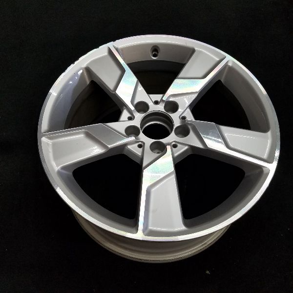 18" Mercedes-Benz E550 Original OEM Wheel Rim - Close-Up Detail