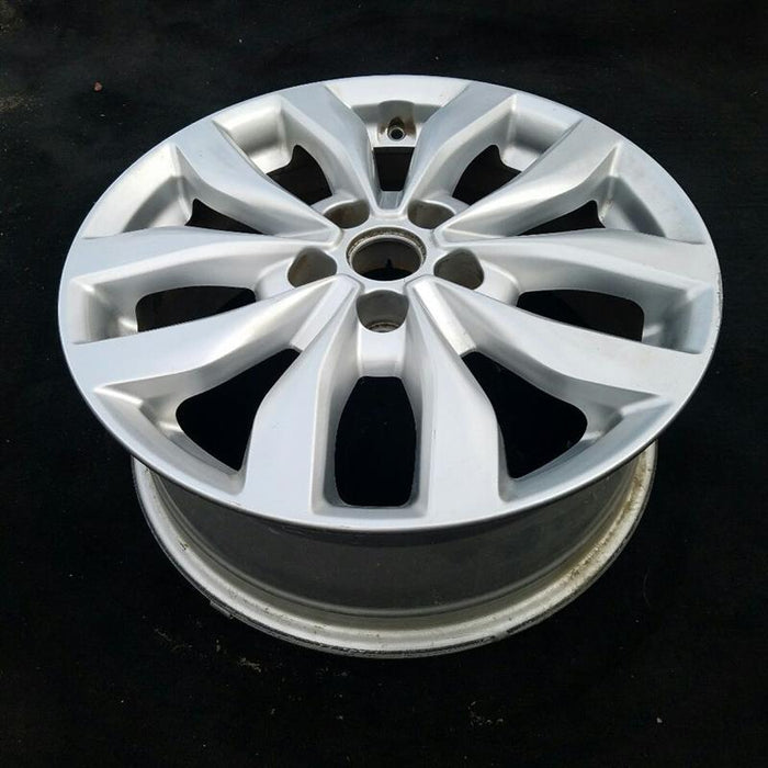 17" OPTIMA 14-15 17x6.5 alloy EX Luxury Canada Original OEM Wheel Rim - Close-Up Detail