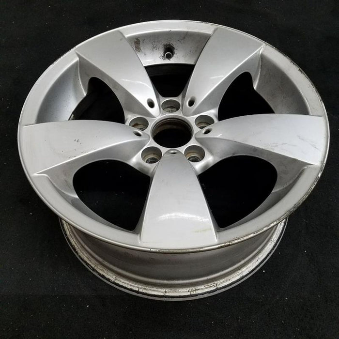 17" BMW 525i 04-05 17x7.5 , 5 spoke Original OEM Wheel Rim - Close-Up Detail