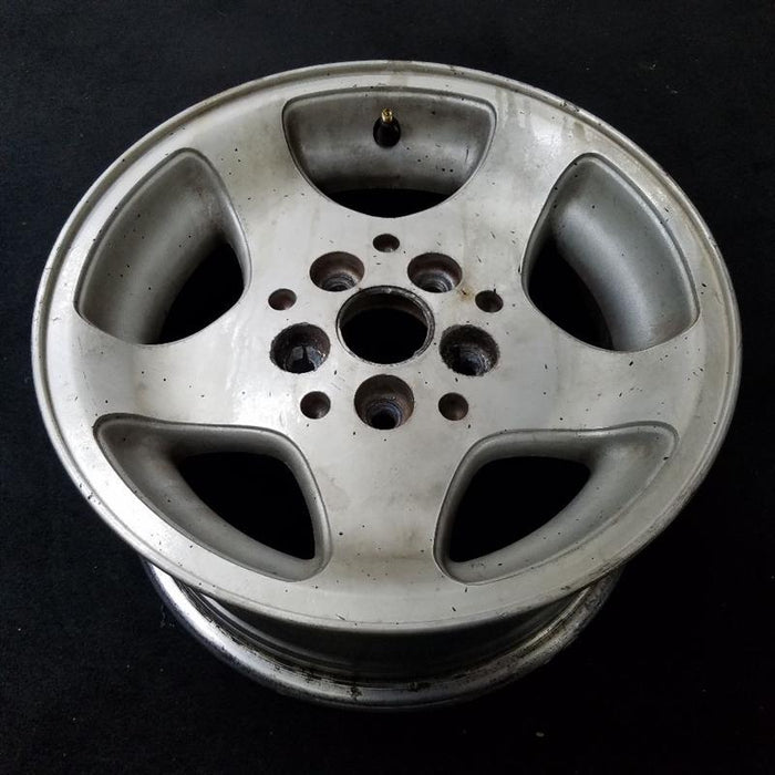 15" GRAND CHEROKEE 96-98 15x7 Original OEM Wheel Rim - Close-Up Detail