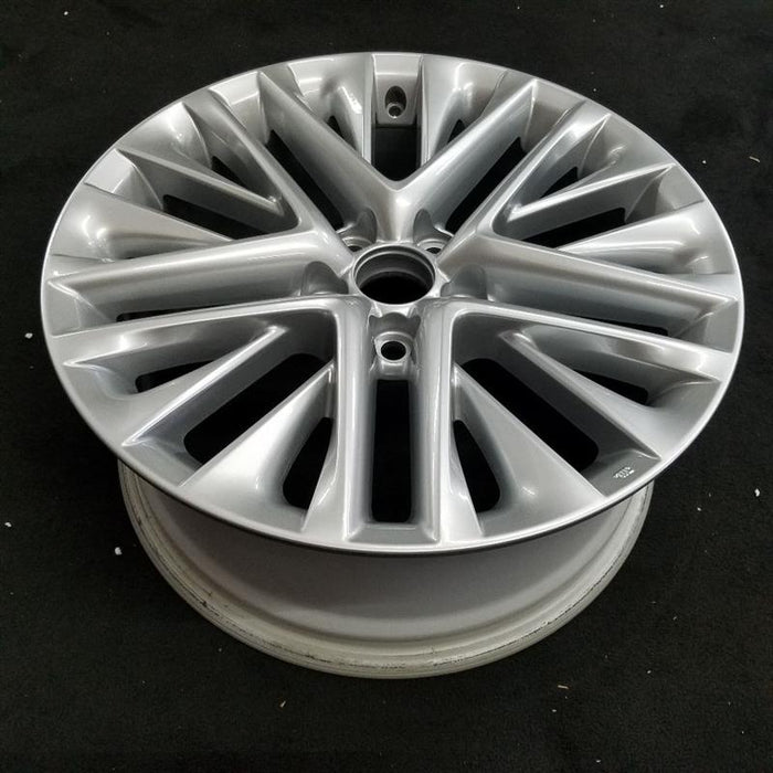 18" LEXUS ES350 13-15 18x7.5 Original OEM Wheel Rim - Close-Up Detail