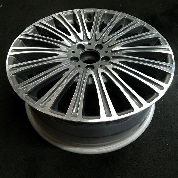20" Mercedes-Benz E-Class Original OEM Wheel Rim - Close-Up Detail