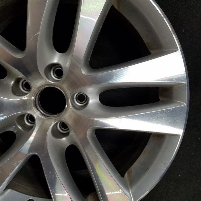 18" TIGUAN 09-11 18x7, 5 double spoke Original OEM Wheel Rim - Close-Up Detail