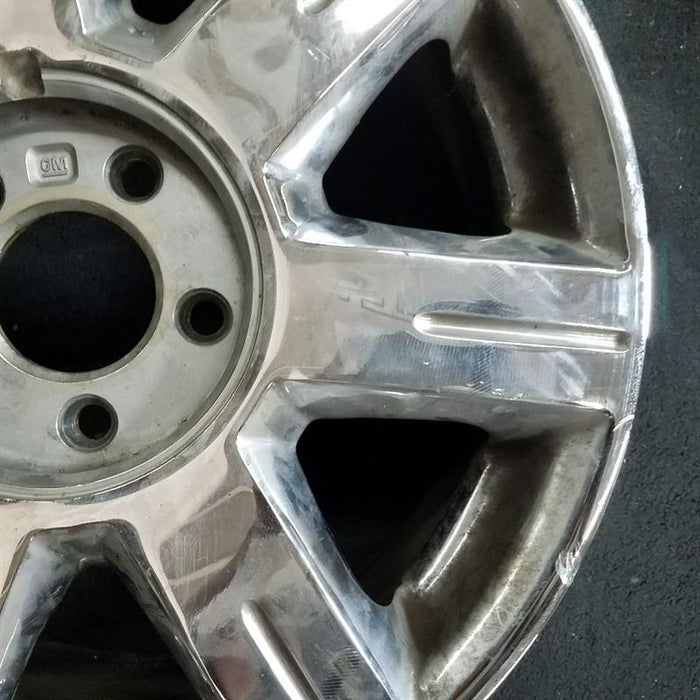 17" DTS 06 17x7, 7 spoke, chrome Original OEM Wheel Rim - Close-Up Detail