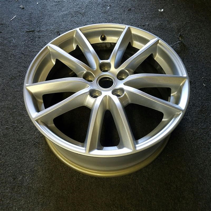 19" RANGE ROVER 13-17 alloy 19x7.5 10 spoke 5 split spoke Original OEM Wheel Rim - Close-Up Detail