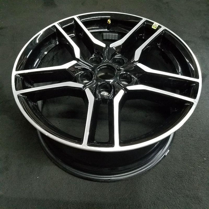 18" MUSTANG 18-23 18x8 , 10 spoke Original OEM Wheel Rim - MACHINED BLACK - Close-Up Detail