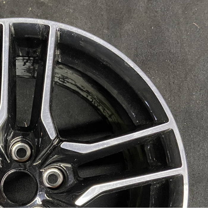 18" MUSTANG 18-23 18x8 , 10 spoke Original OEM Wheel Rim - Close-Up Detail