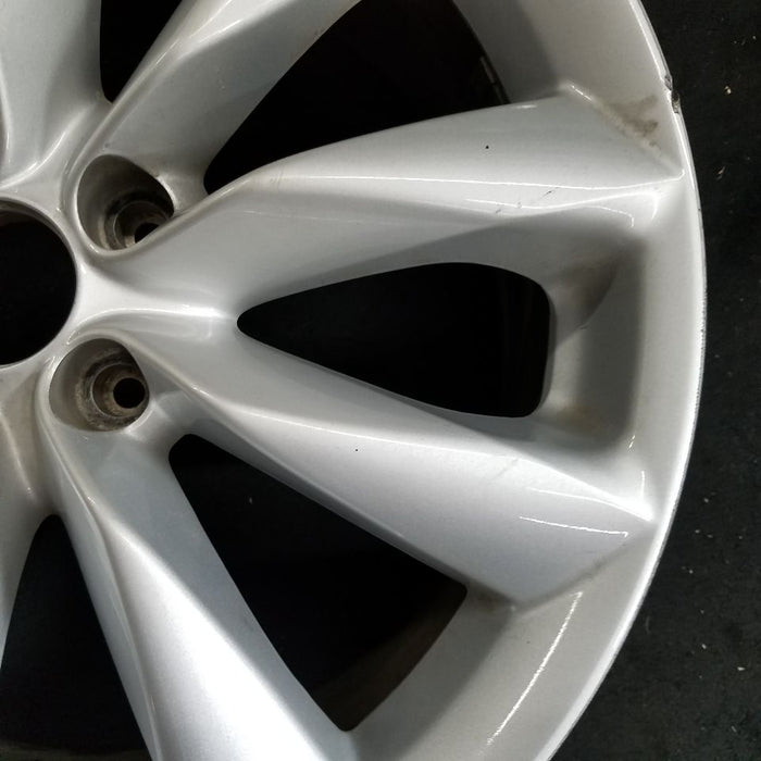 19" INFINITI QX50 19-22 19x7.5 , Original OEM Wheel Rim - SILVER - Close-Up Detail