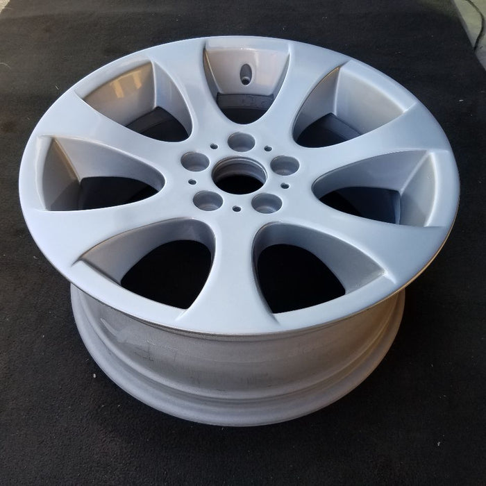 18" BMW 323i 06-11 18x8 , 7 spoke, flared spoke, single spoke design Original - Close-Up Detail