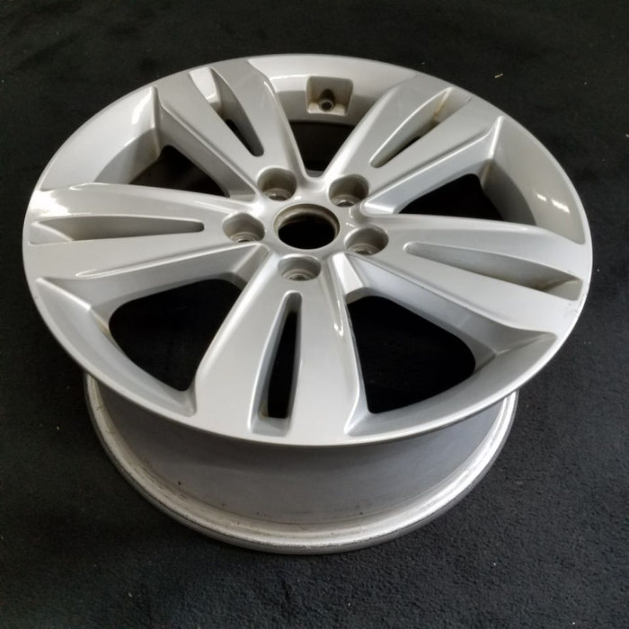 17" SPORTAGE 17-19 17x7 5 split spoke alloy Original OEM Wheel Rim - Close-Up Detail