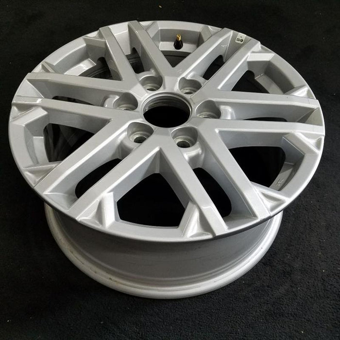 18" SEQUOIA 23-24 18x7.5, 6 double spoke, silver Original OEM Wheel Rim - Close-Up Detail
