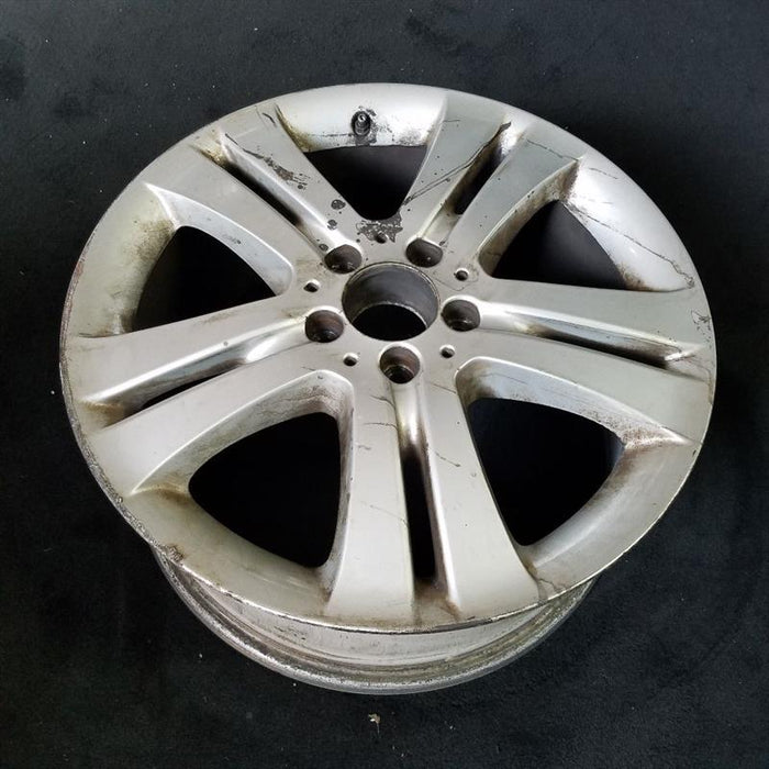 18" MERCEDES R-CLASS 06 251 Type; R500 18x8 5 pairs Original OEM Wheel Rim - Close-Up Detail