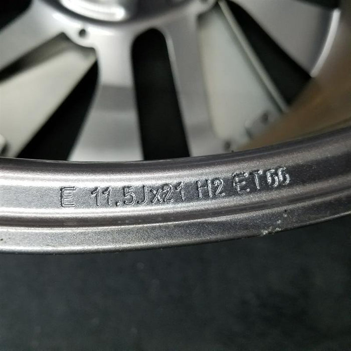 21" E-TRON GT 22 21x11.5 Original OEM Wheel Rim - Close-Up Detail
