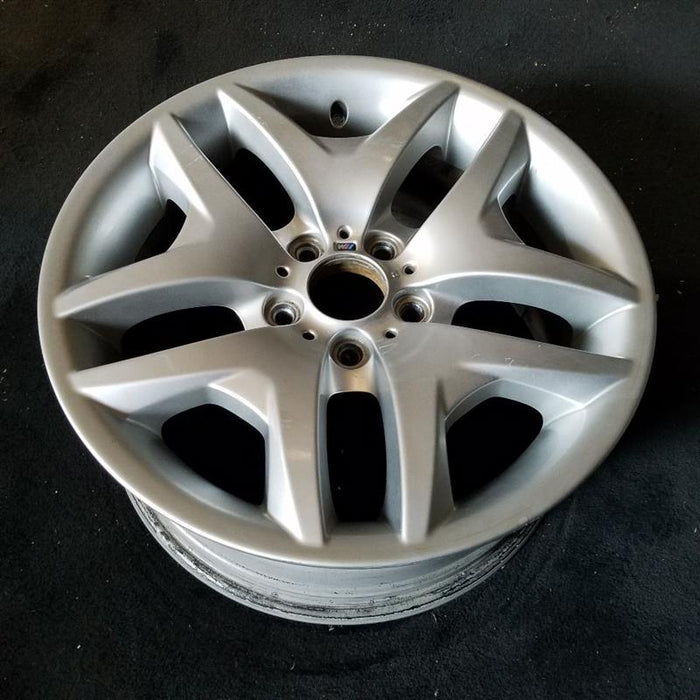 18" BMW X3 04-10 18x8 alloy 5 spoke V spoke design wide spoke Original OEM - Close-Up Detail