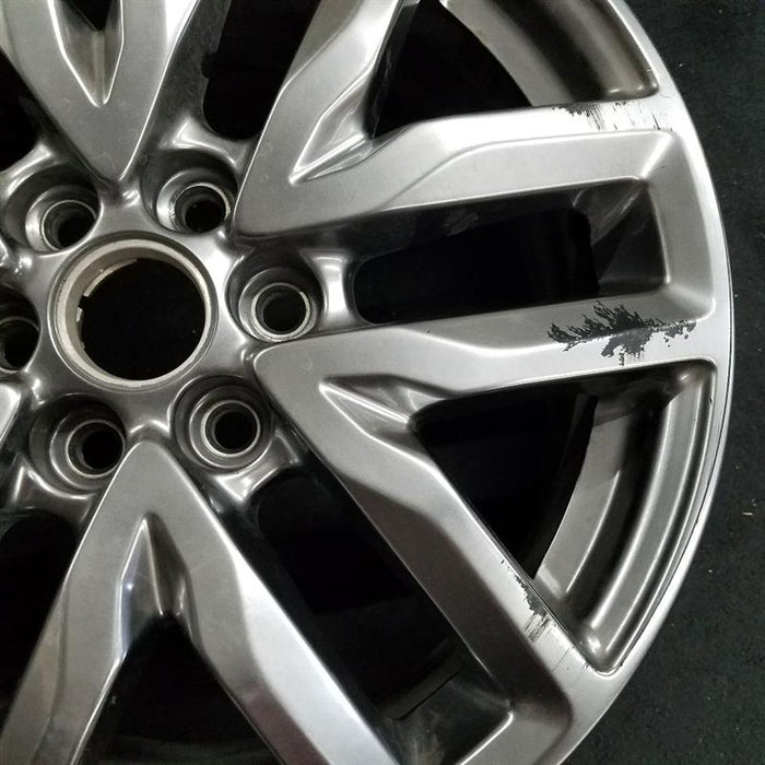 18" ACADIA 17 VIN Z 11th digit 18x7.5 opt 5PJ Original OEM Wheel Rim - Close-Up Detail