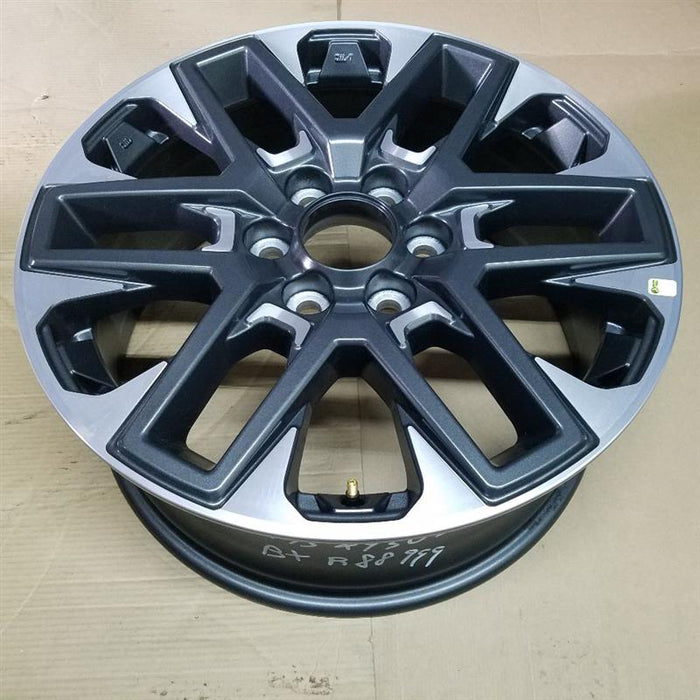 20" SEQUOIA 23-25 20x8, open spoke , machined face with black pockets Original - Side Profile