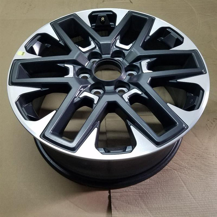 20" SEQUOIA 23-25 20x8, open spoke , machined face with black pockets Original - Close-Up Detail