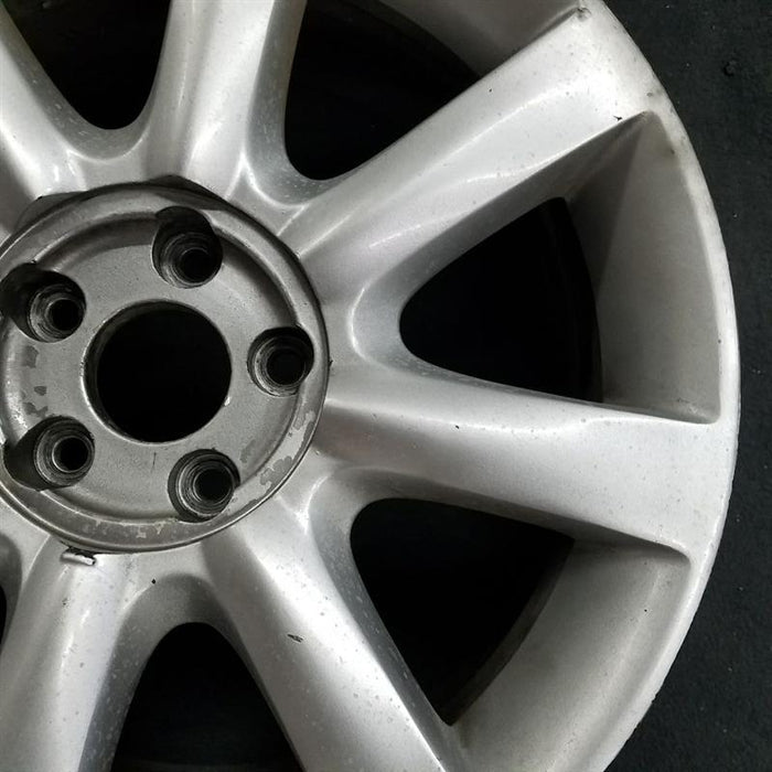 18" INFINITI M45 03-04 18x7.5 , gloss finish Original OEM Wheel Rim - Close-Up Detail