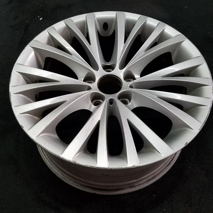 18" BMW Z4 09-16 18x8 , 10 V spoke Original OEM Wheel Rim - Close-Up Detail
