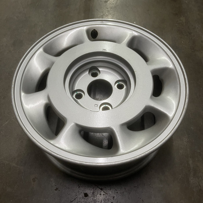 15" INFINITI M30 90-92 15x6.5 , L. Original OEM Wheel Rim - Close-Up Detail