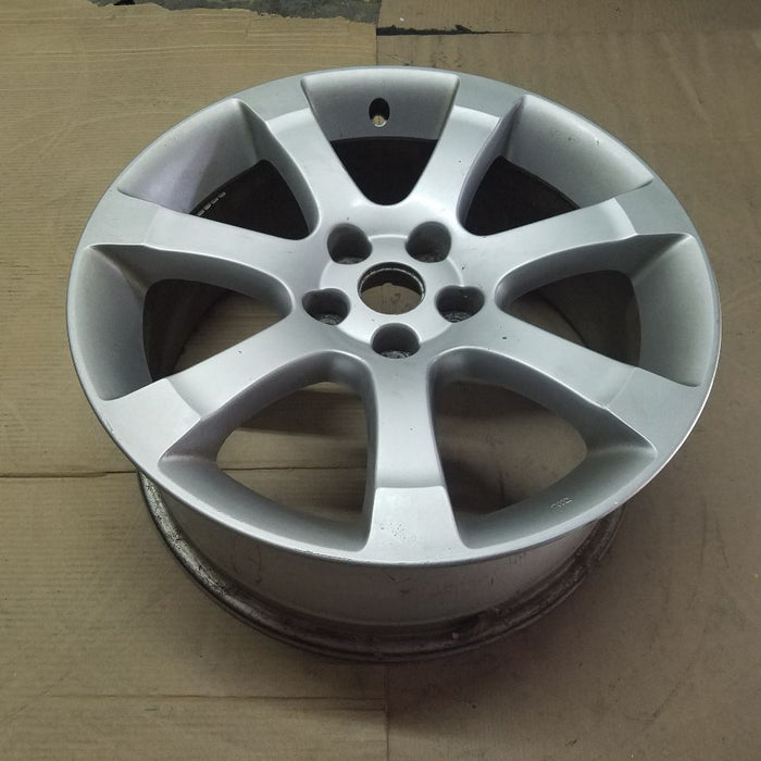 18" MAXIMA 07-08 18x7.5 , 7 spoke Original OEM Wheel Rim - Close-Up Detail