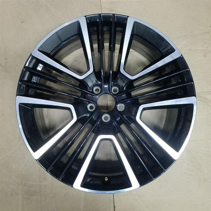 21" XC40 19-21 21x8.5 alloy 5 triple slot Original OEM Wheel Rim - Front View