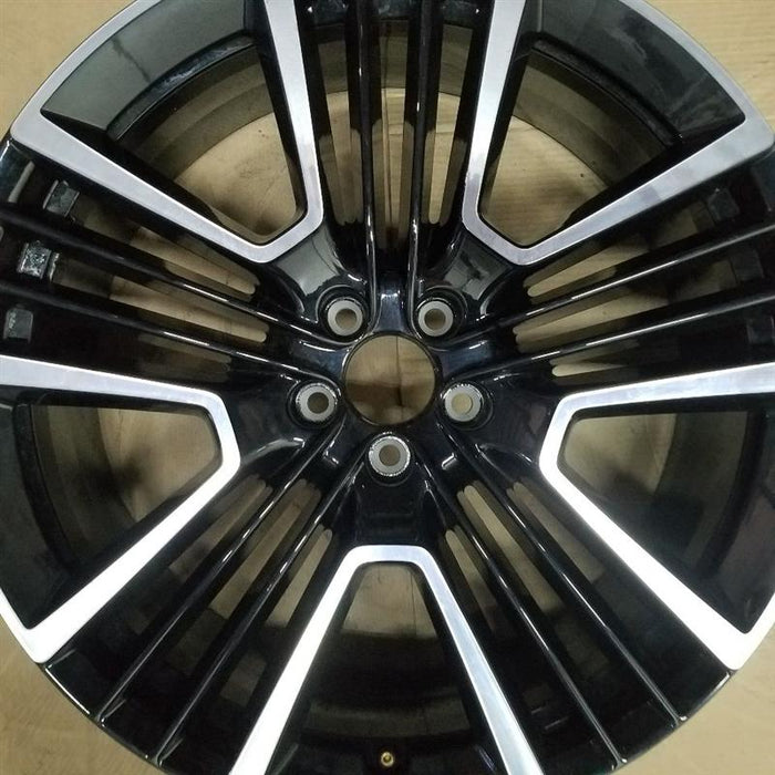 21" XC40 19-21 21x8.5 alloy 5 triple slot Original OEM Wheel Rim - Angle View