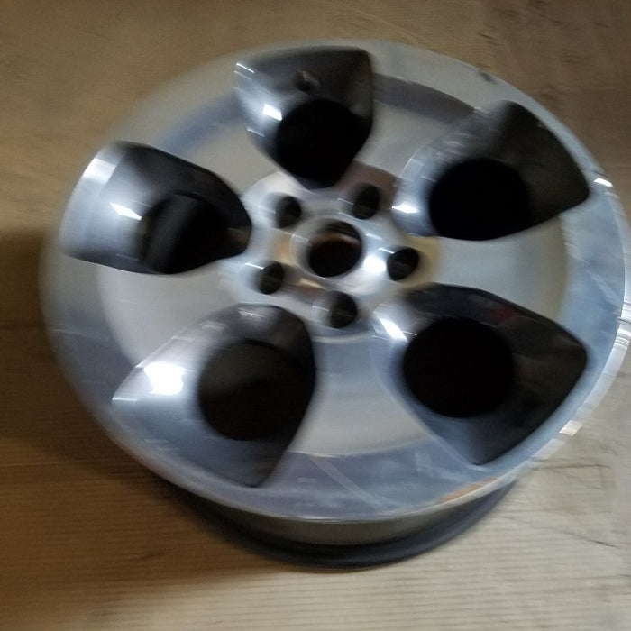 18" WRANGLER 16 18x7.5 5 hole Original OEM Wheel Rim - Close-Up Detail