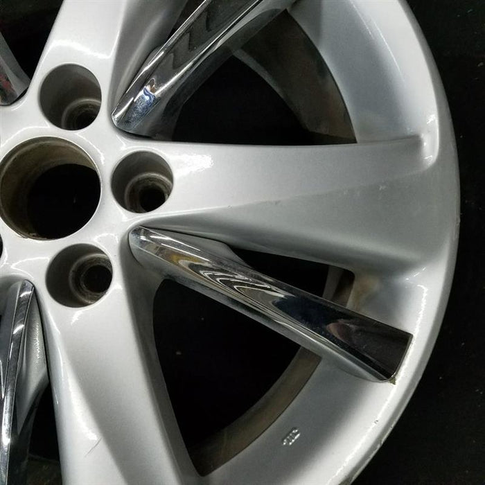 18" LEXUS GS450H 10-11 18x8 , 5 spoke Original OEM Wheel Rim - Close-Up Detail