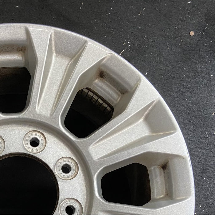 18" FORD F250SD PICKUP 20-22 18x8 aluminum 8 spoke silver Original OEM Wheel Rim - Close-Up Detail