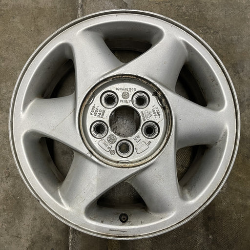 16" TAURUS 93 16x6 , paired , argent, R. Original OEM Wheel Rim - Angle View