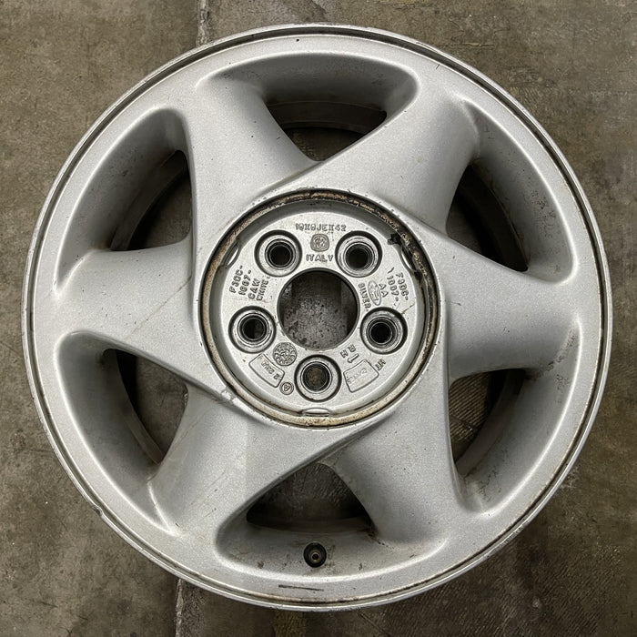 16" TAURUS 93 16x6 , paired , argent, R. Original OEM Wheel Rim - Angle View
