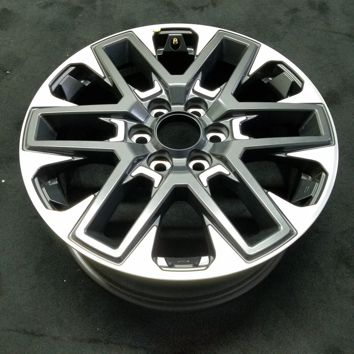 20" SEQUOIA 23-24 20x8, open spoke , machined face with black pockets Original - Close-Up Detail