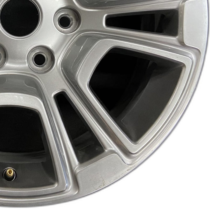 18" WAGONEER 22-24 18x8 6 open spoke polished Original OEM Wheel Rim - Close-Up Detail
