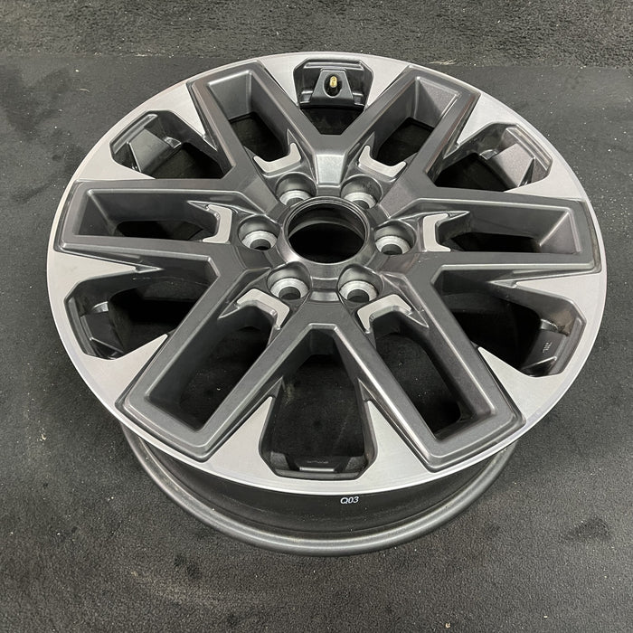 20" SEQUOIA 23-24 20x8, open spoke , machined face with black pockets Original - Close-Up Detail