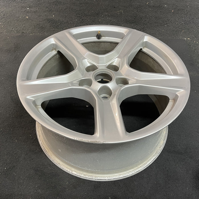 18" CAMARO 16-24 18x8.5 Original OEM Wheel Rim - Close-Up Detail