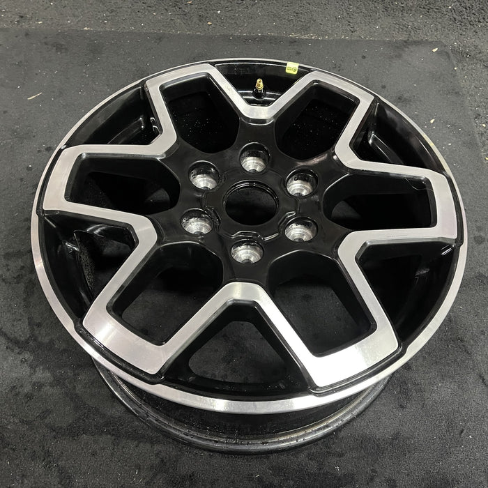 18" BRONCO 21-24 18x7.5, Original OEM Wheel Rim - Close-Up Detail