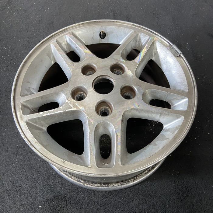 16" GRAND CHEROKEE 99-00 16x7, aluminum, 5 large triangular holes Original OEM - Close-Up Detail
