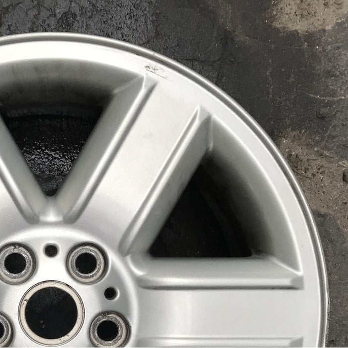 19" RANGE ROVER 03-05 19x8 6 spoke Original OEM Wheel Rim - Close-Up Detail