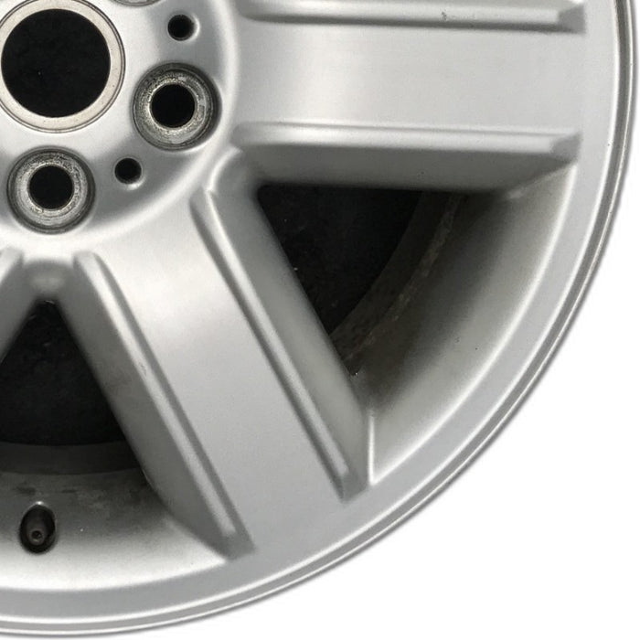 19" RANGE ROVER 03-05 19x8 6 spoke Original OEM Wheel Rim - Close-Up Detail