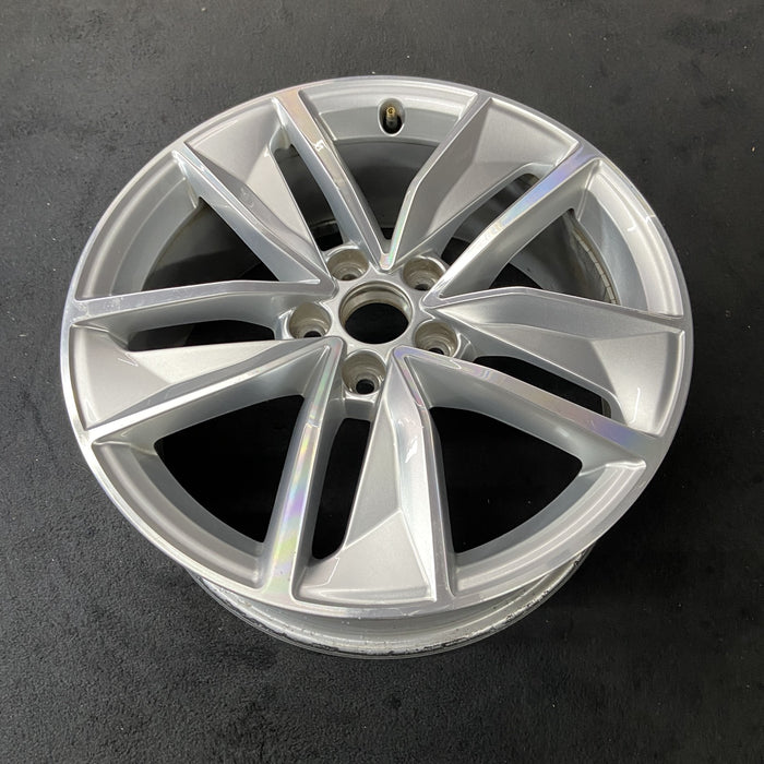 18" AUDI Q3 17-18 18x7 Original OEM Wheel Rim - Close-Up Detail