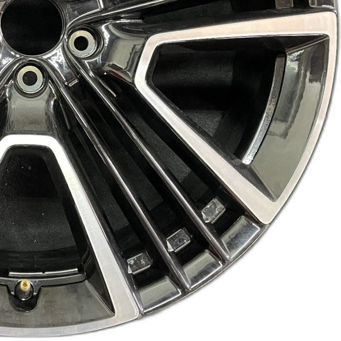 21" XC40 19-21 21x8.5 alloy 5 triple slot Original OEM Wheel Rim - Close-Up Detail