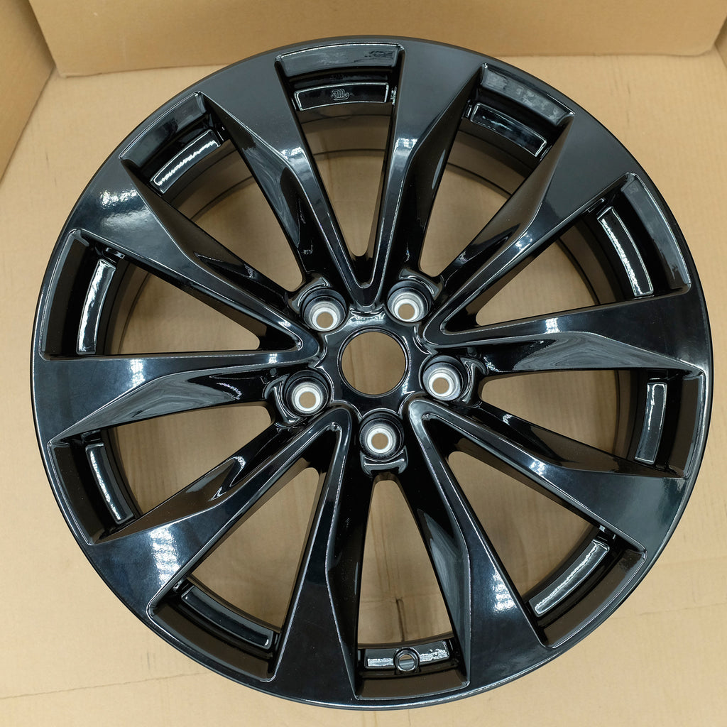 NISSAN 16X6+45 114.3 ホイールと195/60R16 タイヤ 希少品】ニッサン C27 セレナ ライダー 純正 16in 6J +45 PCD114.3