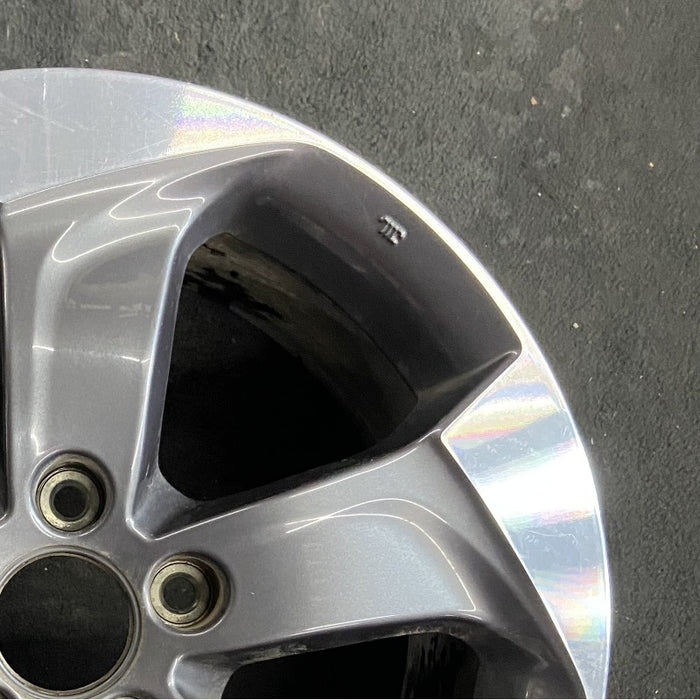 17" HR-V 18 17x7.5 alloy 5 spoke straight spoke charcoal gray Original OEM - Close-Up Detail