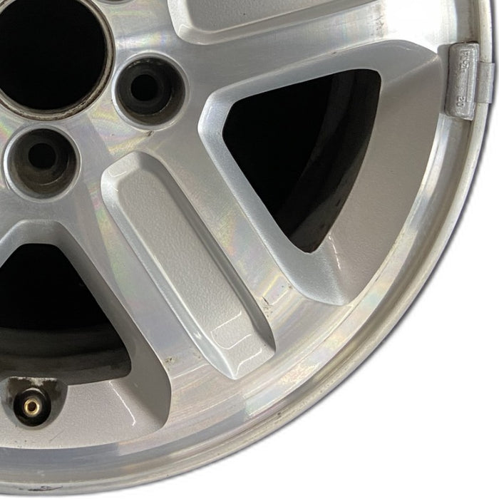 16" PILOT 05 16x6.5 alloy 5 spoke machined finish Canada built Original OEM - Close-Up Detail