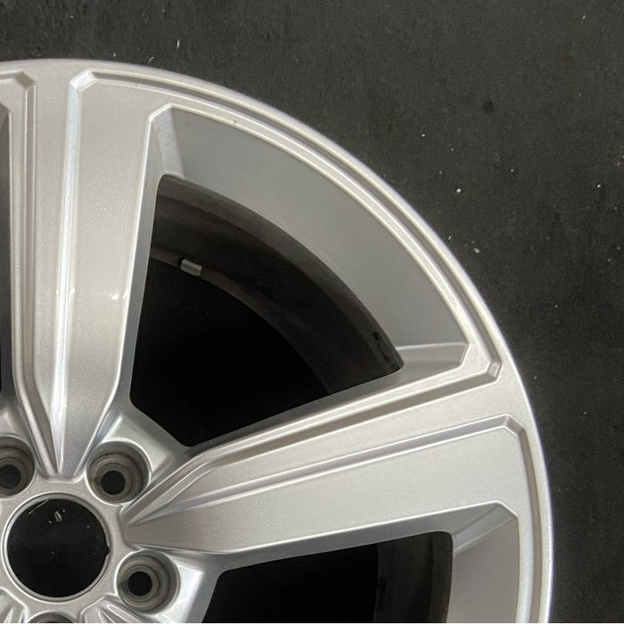 20" E-TRON 19 20x9 alloy Original OEM Wheel Rim - Close-Up Detail