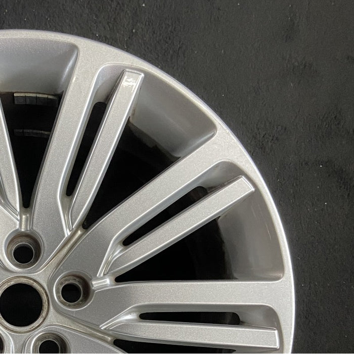 21" DISCOVERY 17-18 21x9.5 alloy 10 spoke split spoke silver Original OEM Wheel - Close-Up Detail