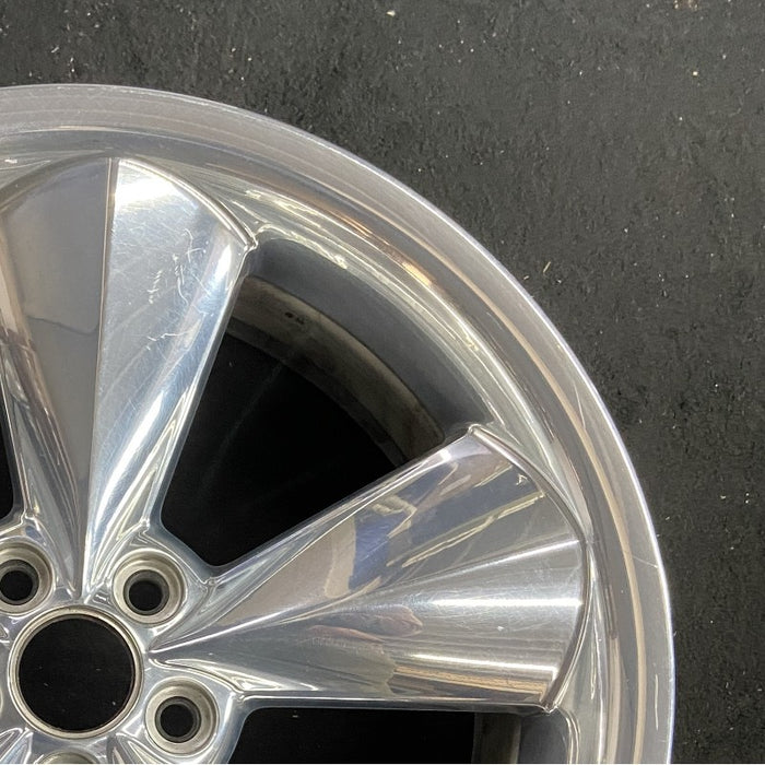 20" CHALLENGER 15-17 20x8 aluminum 5 individual spokes polished Original OEM - Close-Up Detail