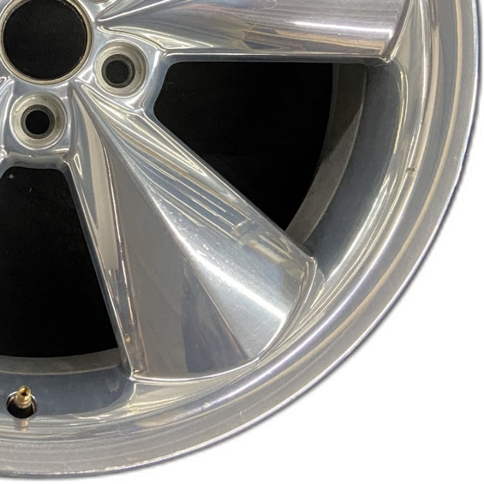 20" CHALLENGER 15-17 20x8 aluminum 5 individual spokes polished Original OEM - Close-Up Detail