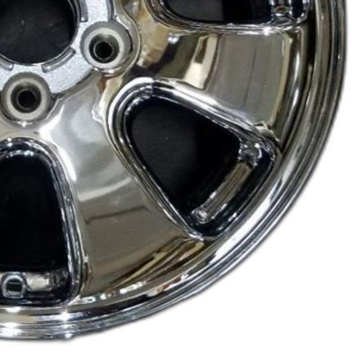 17" GRAND CHEROKEE 01 aluminum 17x7.5 7 spoke Original OEM Wheel Rim - Close-Up Detail